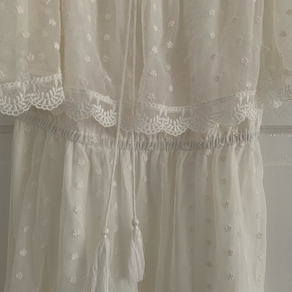 White embroidered dress size medium - Picture 4 of 9